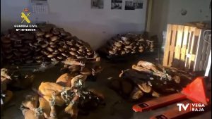 Roban más de 650 jamones ibéricos en Santomera y los esconden en el polígono industrial de Benejúzar