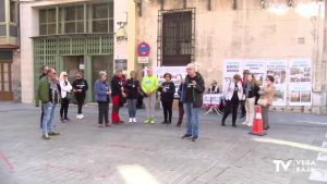 El AMPA Oriol vuelve a concentrarse frente a las puertas del Ayuntamiento de Orihuela