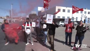Los trabajadores de la estación de ITV de Torrevieja mantienen los paros para exigir la equiparación en sus condiciones laborales