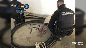 La Policía Nacional pilla "in fraganti" a un hombre y una mujer robando 120 metros de cable telefónico