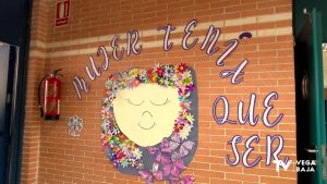 El colegio Azorín de Catral homenajea a Maruja Guilló con motivo del 8M