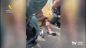 La Guardia Civil detiene a tres personas por una reyerta con un cuchillo táctico en Torrevieja