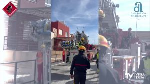 Los bomberos rescatan a un hombre de 36 años tras un accidente laboral en Algorfa