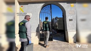 Prisión para un hombre de 58 años por el robo de una decena de tiradores de varios panteones del cementerio de Cox