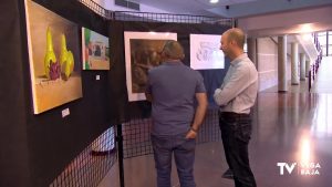 Catral acoge una exposición de pintura para apoyar al Parkinson