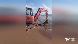 Guardamar lleva a cabo la retirada de residuos de construcción en las playas