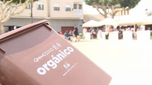 Reparto de cubos para el reciclaje orgánico en Formentera del Segura