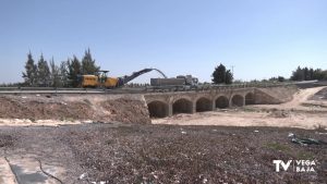 Comienzan las obras de reconstrucción del puente de la CV-95 sobre la Rambla de Lo Quiles en San Miguel de Salinas