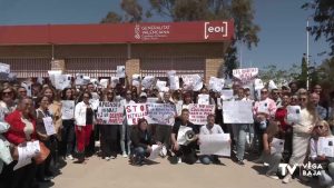 La Escuela Oficial de Idiomas de Torrevieja se manifiesta contra la eliminación de plazas para el curso 2024-2025