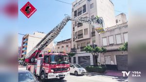 Los bomberos rescatan a una mujer atrapada en casa tras sufrir una caída