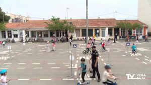 Escolares de Benijófar aprenden educación vial con la Policía Local