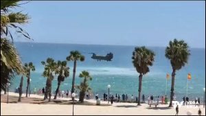 El MOE lleva a cabo en la zona de Cabo Roig y Torrevieja espectaculares ejercicios con helicóptero Chinook